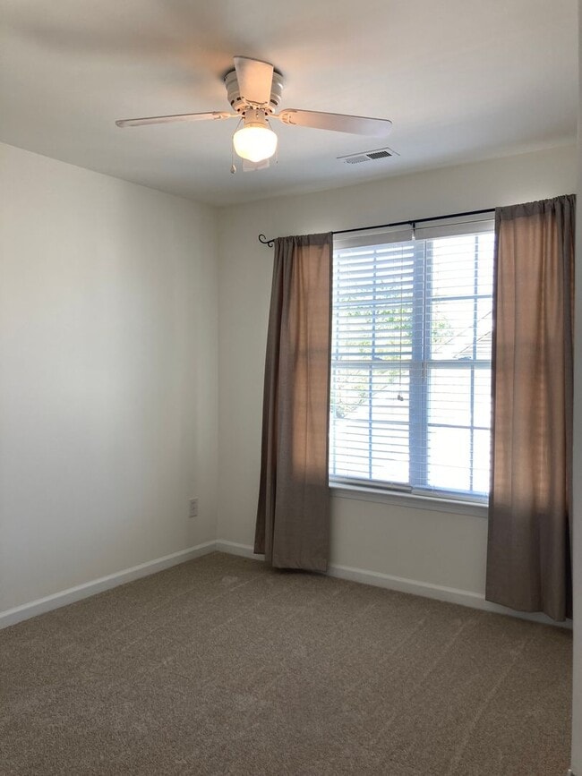Building Photo - 1172 Drummond Ln