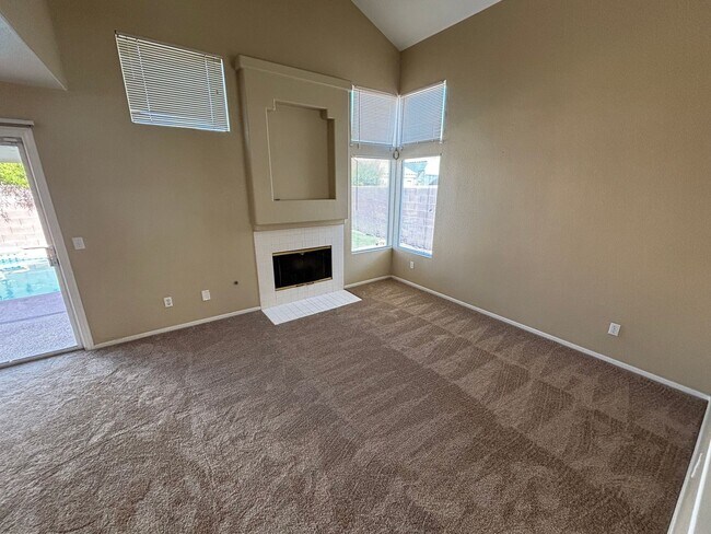 Building Photo - Gorgeous 4Bed/2Bath Home located in Sunris...