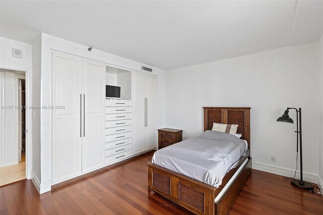 Building Photo - 19707 Turnberry Way