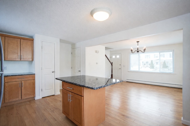 Building Photo - 29 Crown St