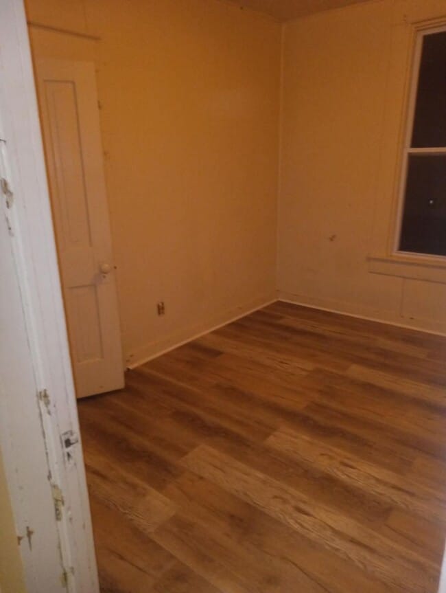 Building Photo - Act Fast - 2 Bedrooms Don't Last Long - Chanute KS