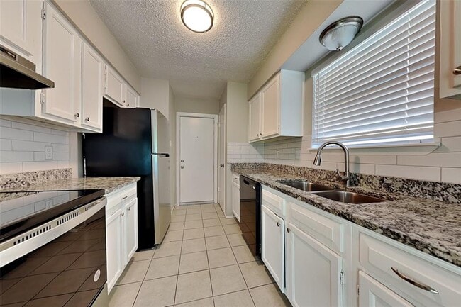 Building Photo - 18538 Spinney Ln
