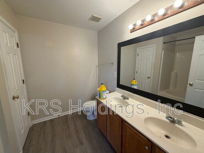 Building Photo - 120 Kennet Dr