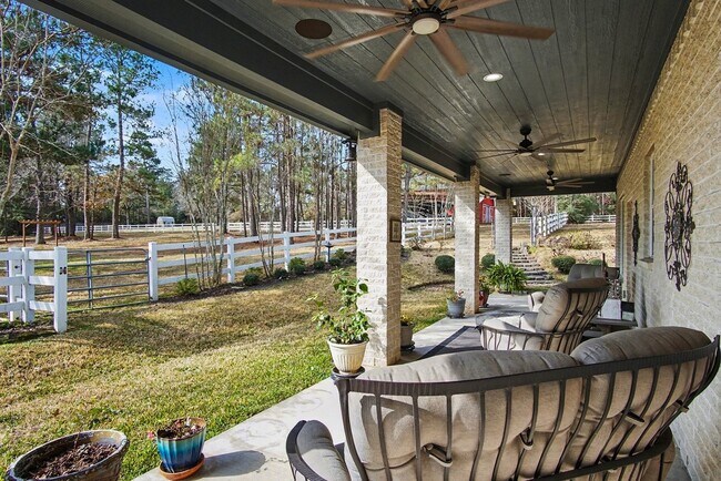 Building Photo - 15569 Crown Oaks Dr