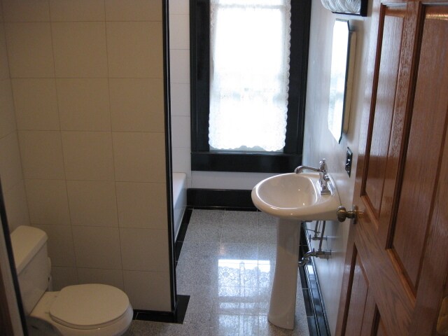 Building Photo - 196 Bristol St