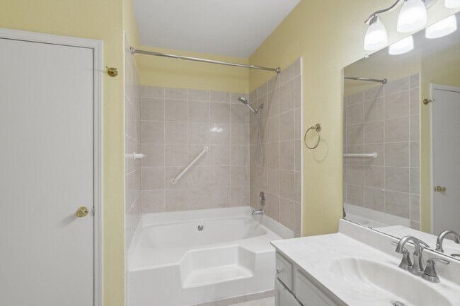 Building Photo - 506 Wilcrest Dr