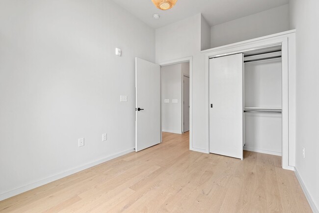 Building Photo - Rare and Beautiful Two Bedroom Unit Close ...