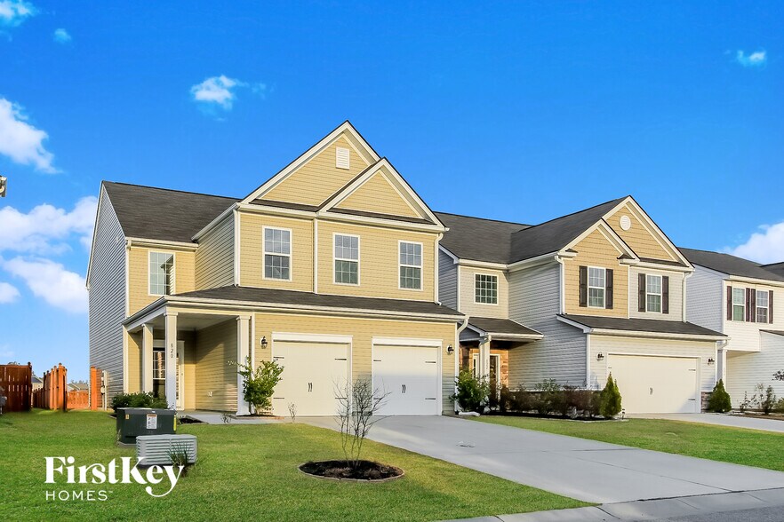 Building Photo - 820 Redbud Ln