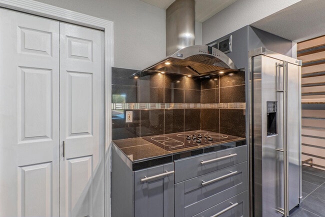 Building Photo - 7931 E San Miguel Ave