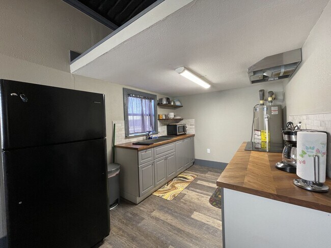 Building Photo - Cozy?Loft?Retreat – Fully Furnished Tiny-H...