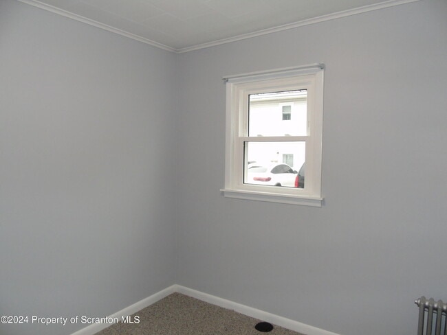 Building Photo - 112 E Elm St