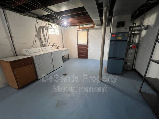 Building Photo - 1123 Clippert St
