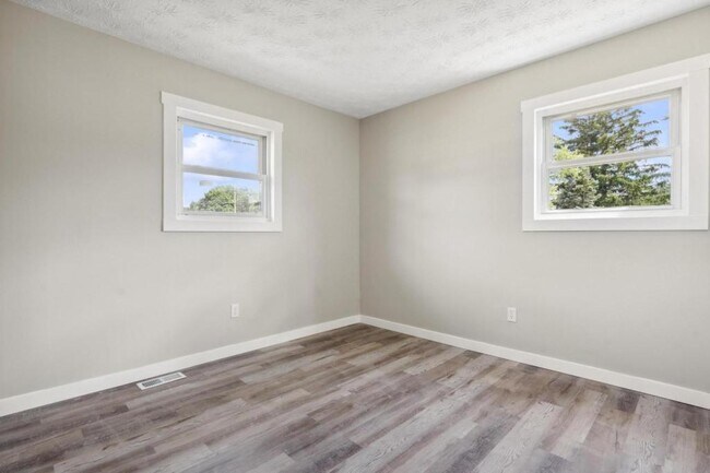 Building Photo - 1311 Liscum Dr
