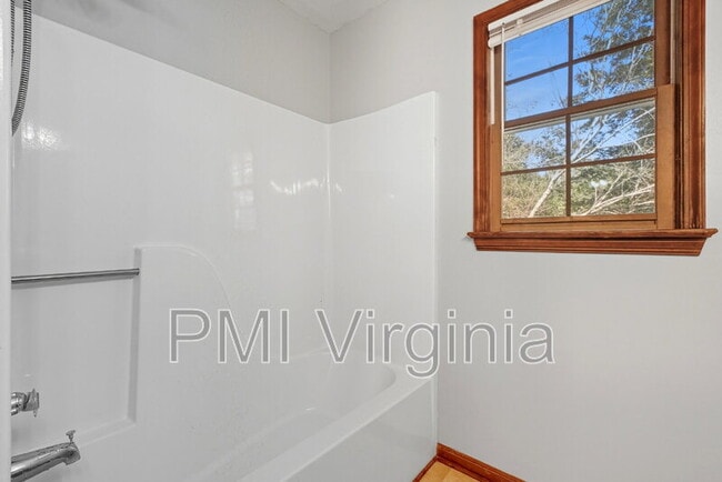 Building Photo - 932 Nugent Dr