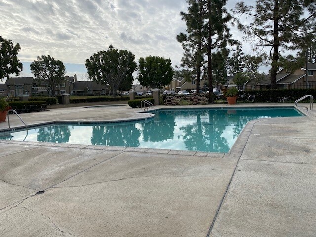 Building Photo - 8 Raleigh