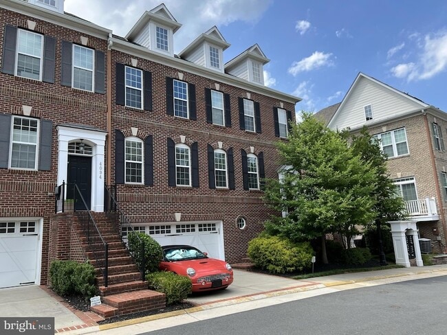 Building Photo - 4092 Sutherland Pl