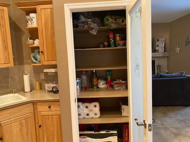 Building Photo - 7850 S Oriole Dr