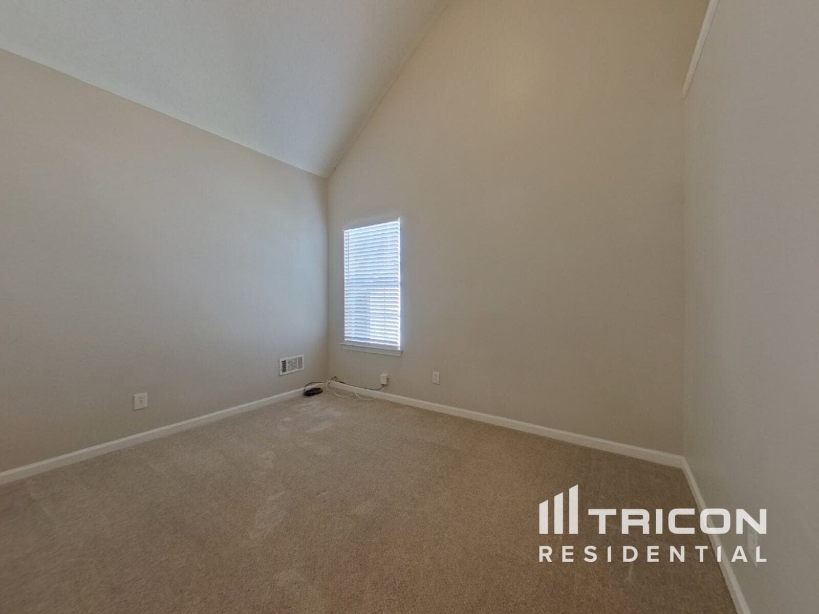 Building Photo - 2872 Knoll View Pl