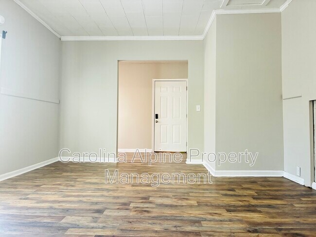 Building Photo - 110 Martin St