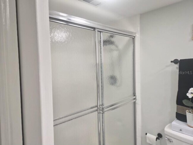 Building Photo - 1055 Kensington Park Dr