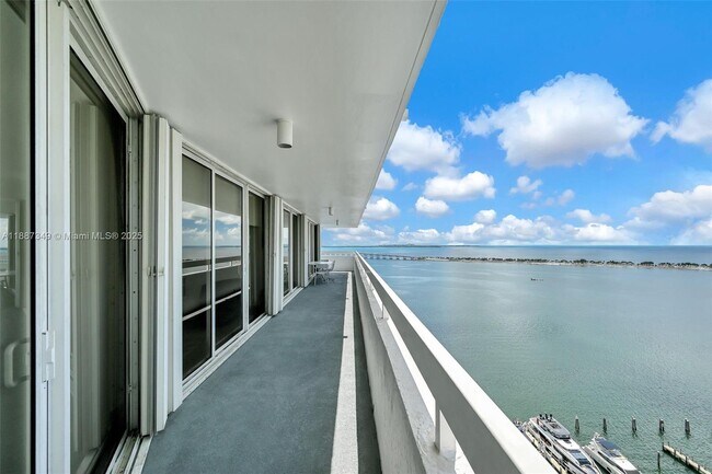 Building Photo - 1627 Brickell Ave