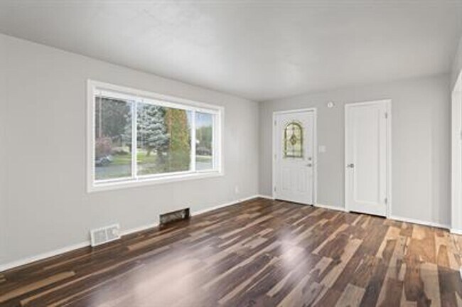 Building Photo - Beautiful Single Family Home on Spokanes N...