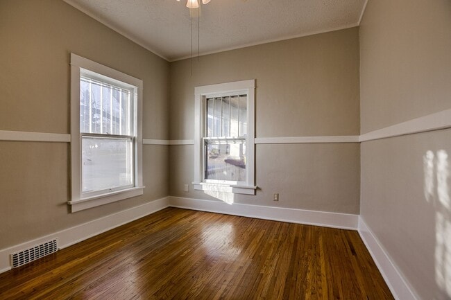 Building Photo - Two Bedroom House with Detached Garage