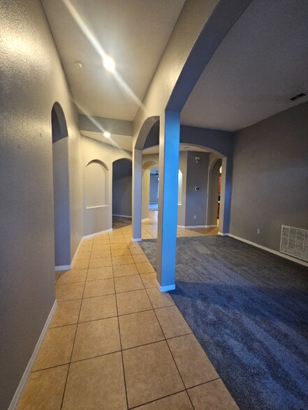Building Photo - 1710 Swallowtail Ln