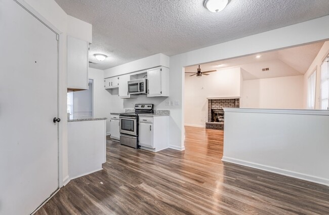 Building Photo - 1320 Fox Trace Dr