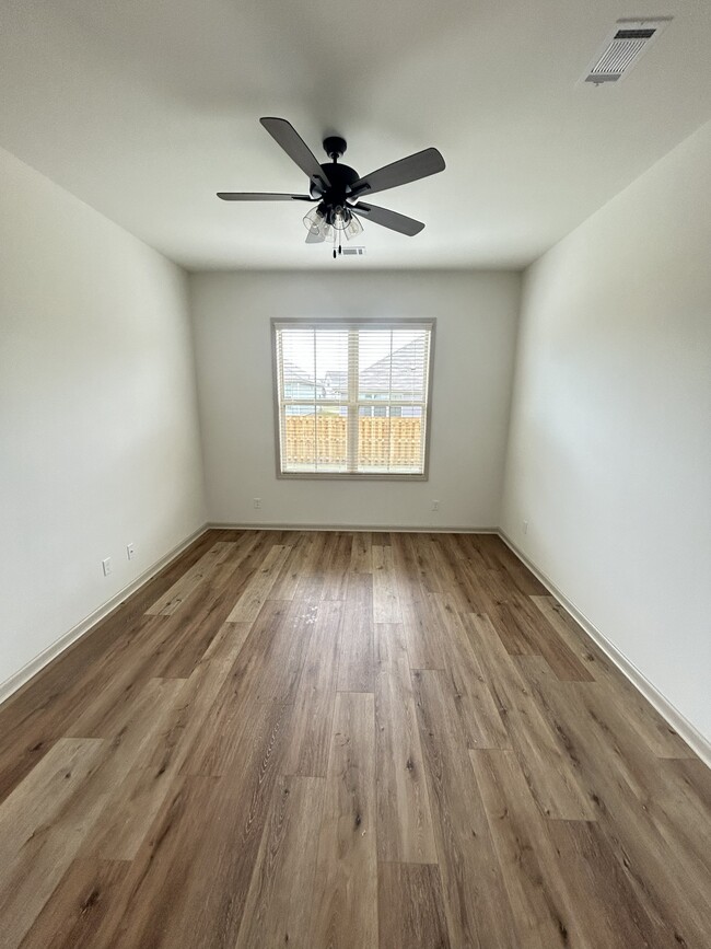 Building Photo - 9508 Dakota Dr