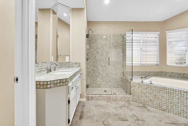 Building Photo - Beautiful 3 Bedroom/2.5 bath  detached hom...