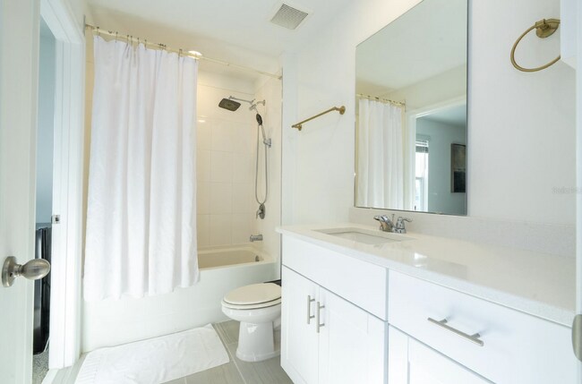 Building Photo - "Charming 3-Bed Townhouse in St. Cloud with Spacious 1,560 Sq Ft Layout and Modern Comforts!"