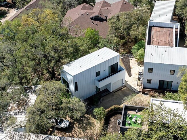 Building Photo - 1204 Woodland Ave