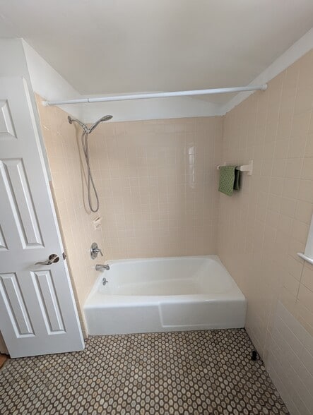 Building Photo - 107 3rd St