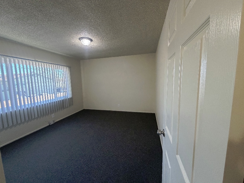 Building Photo - 700 N East End Ave