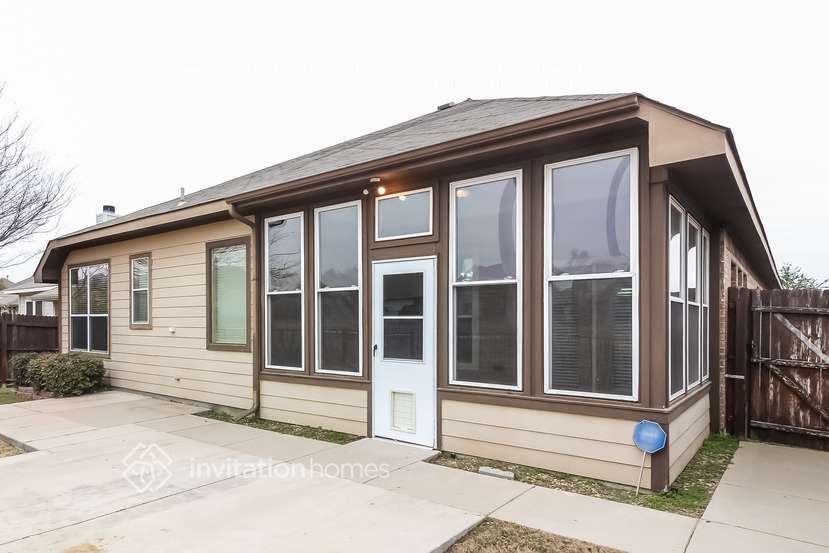 Building Photo - 15453 Yarberry Dr