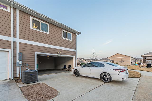 Building Photo - 2401 Davenport Dr