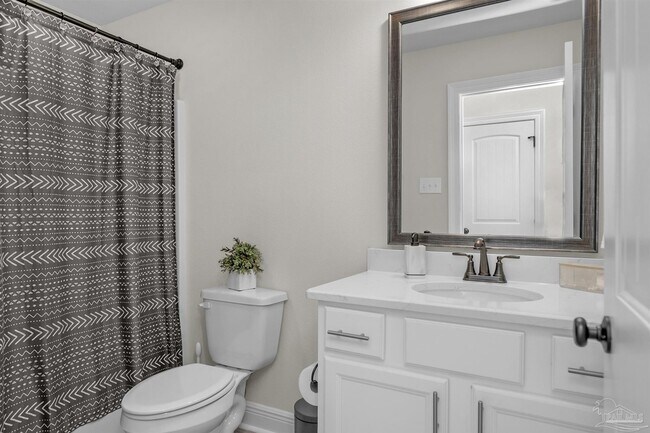 Building Photo - 5718 Oak Hvn Ln