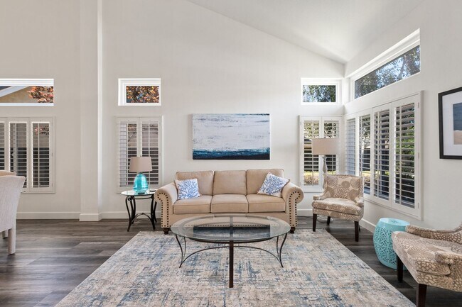 Building Photo - Newly Renovated and Furnished Ocean View Home!
