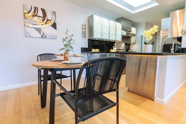 Building Photo - 1615 Hotel Cir S