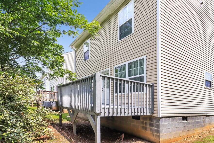 Building Photo - 69 Middlebrook Dr