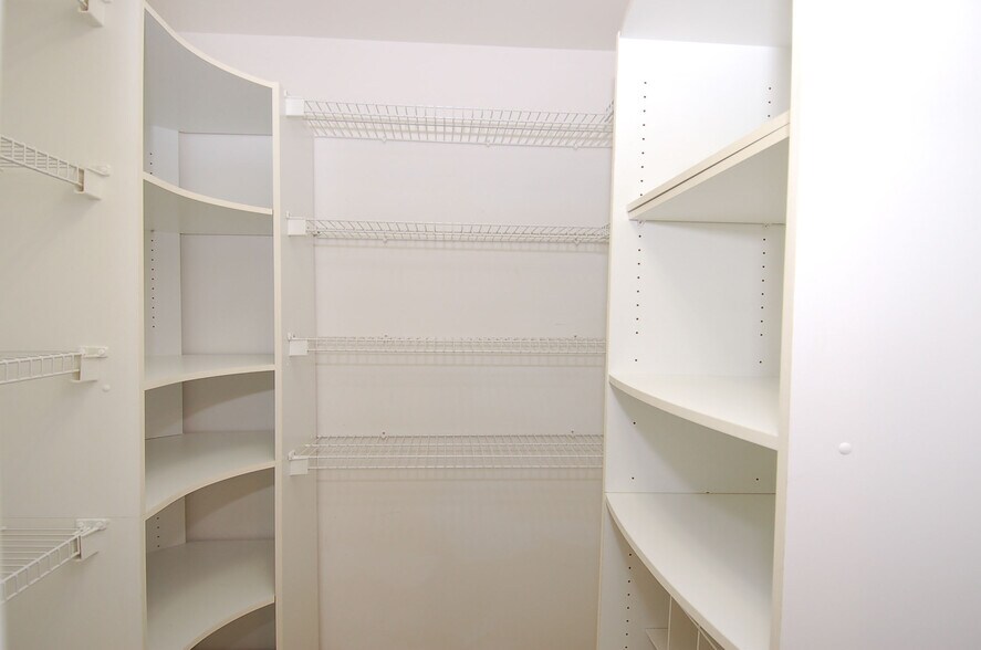 Building Photo - 3611 Lion Ridge Ct