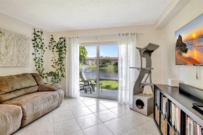 Building Photo - 9949 Twin Lakes Dr