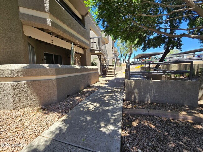 Building Photo - 1720 E Thunderbird Rd