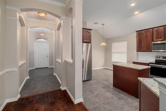 Building Photo - 413 Hawk Dr