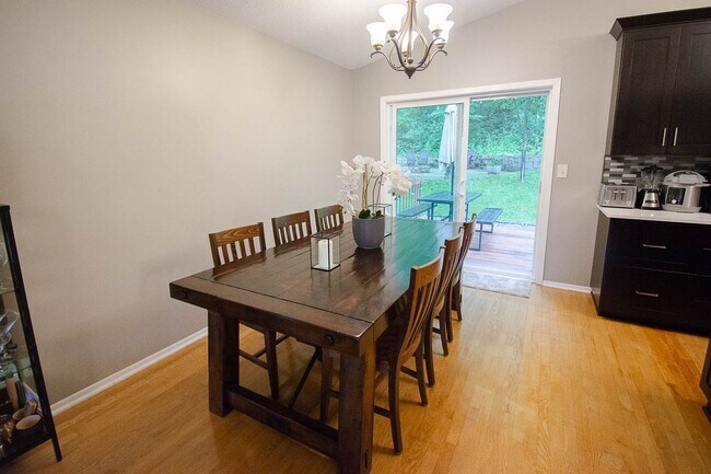 Building Photo - Beautiful Furnished Home on Quiet Cul-de-Sac