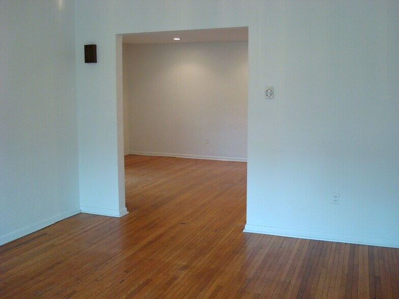 Building Photo - 5604 Pocusset St