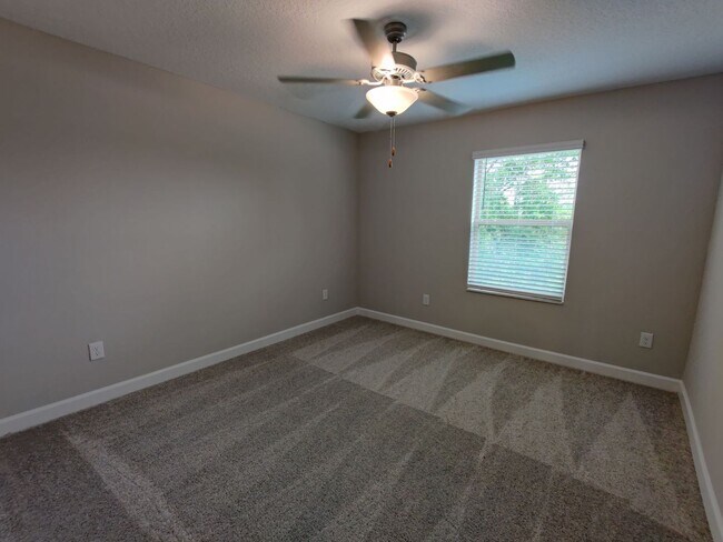 Building Photo - 23270 Willow Glen Way