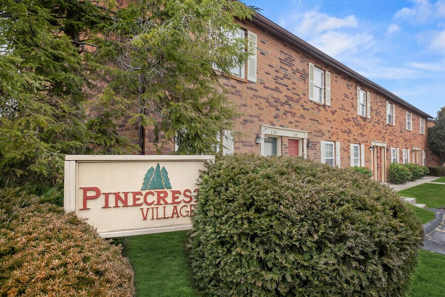Primary Photo - SUMMER REDUCED RENT - Pinecrest Village