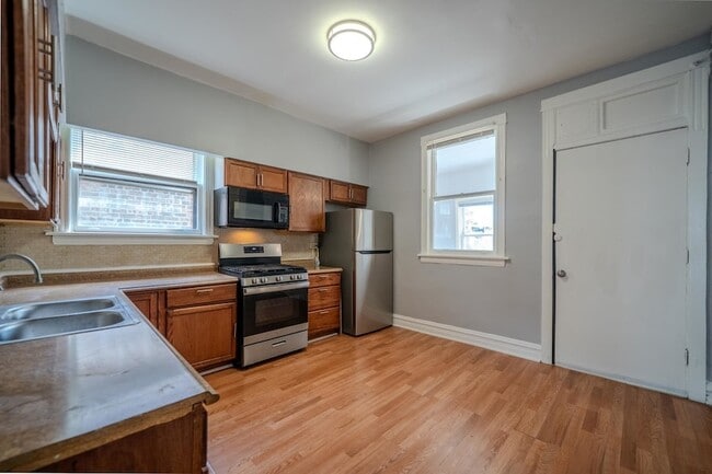 Building Photo - 7916 S Throop St